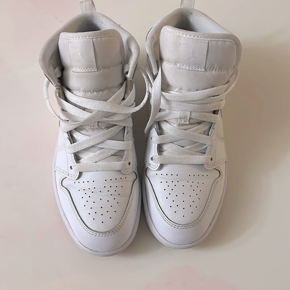 YOUTH White Nike Air Jordan size 3Y